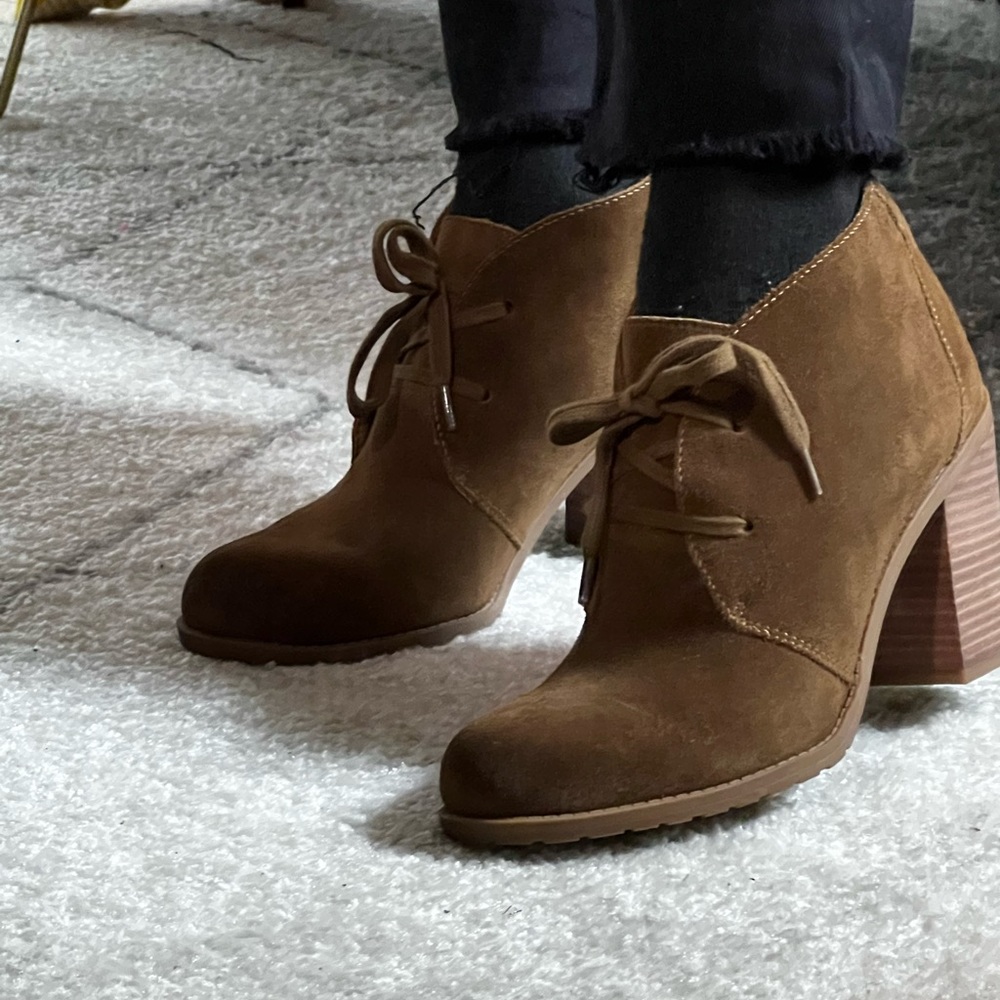 Cute booties 🤎💛 - Picture 2 of 16